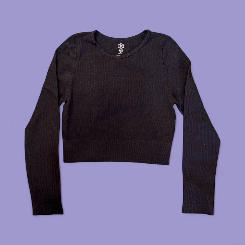 Aura Midnight Black Ribbed Crop Top: sz M/L